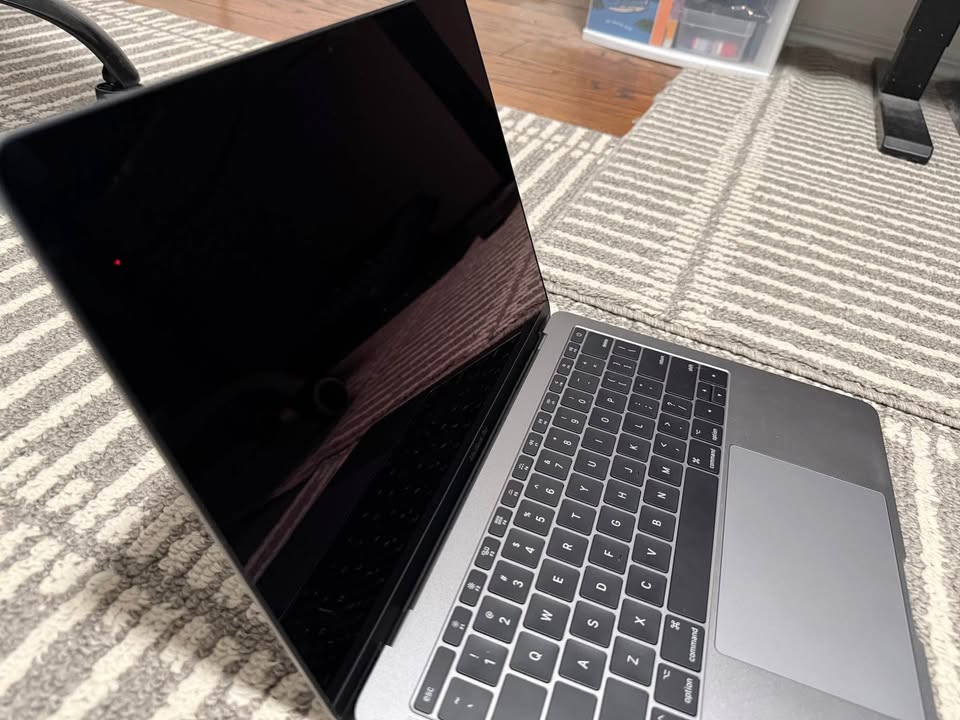 MacBook pro - photo 3