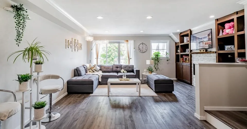 3 Beds 2 Baths - Townhouse image indicator(10)