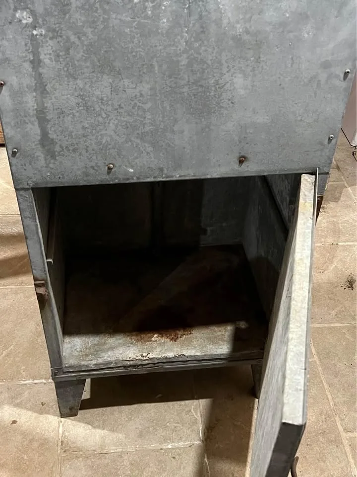 Vintage Ice Box for Sale image indicator(4)