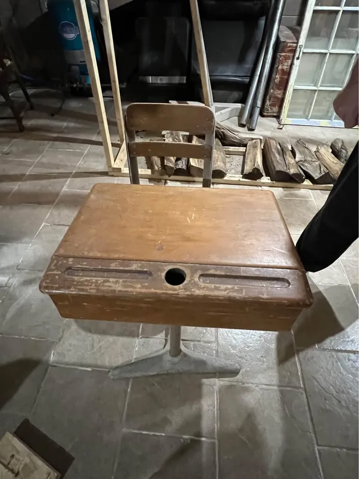 Vintage school desk image indicator(2)