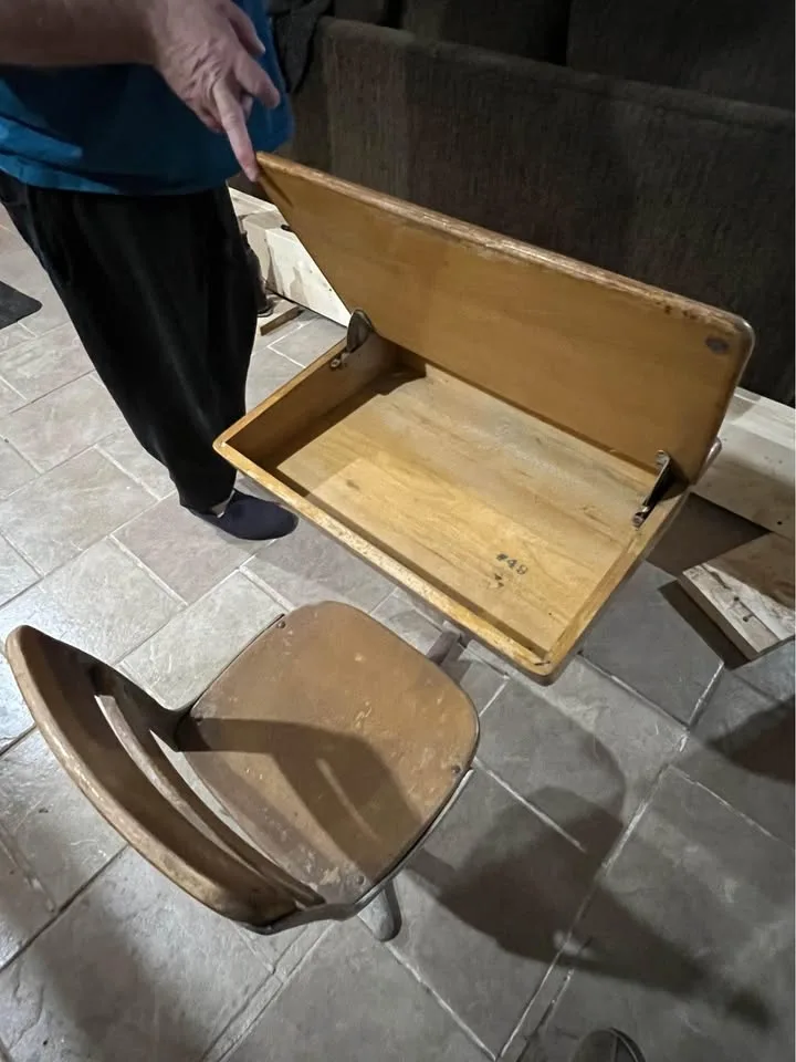 Vintage school desk image indicator(3)