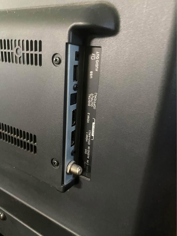 37 in Insignia LED TV - photo 2