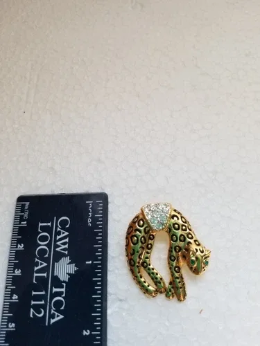 Vintage Leopard Rhinestone brooch with green eyes. Overall good image indicator(6)