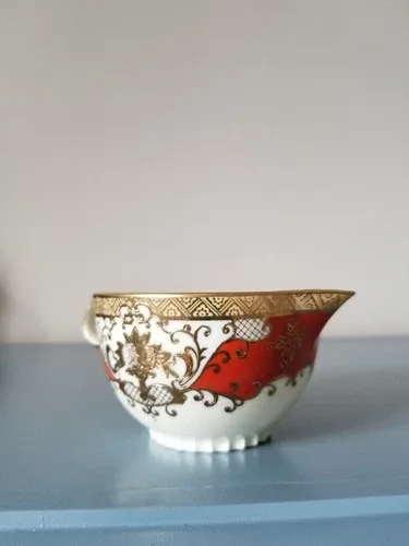 Beautiful Vintage Meito China Japanese porcelain creamer. image indicator(7)