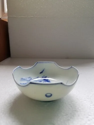 Vintage Meiji/Taisho era Blue/White Porcelain Dish image indicator(6)