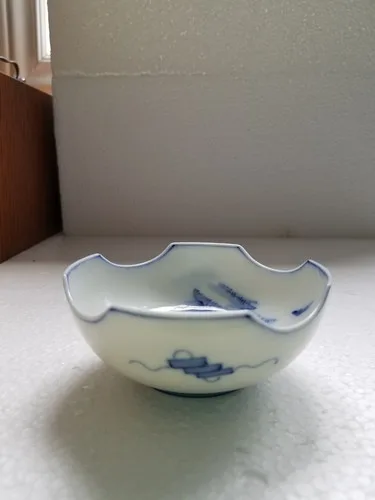 Vintage Meiji/Taisho era Blue/White Porcelain Dish image indicator(7)