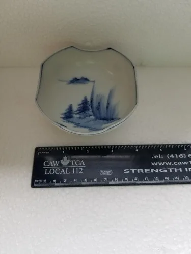 Vintage Meiji/Taisho era Blue/White Porcelain Dish image indicator(10)