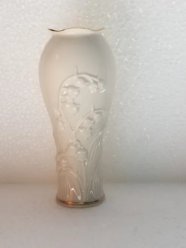 Lenox Single Bud Vase 24 Karat Gold Trim 6" Cream Bluebell image indicator(2)