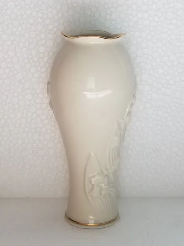 Lenox Single Bud Vase 24 Karat Gold Trim 6" Cream Bluebell image indicator(5)