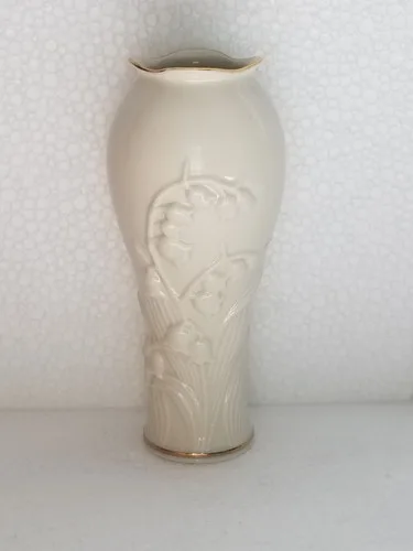 Lenox Single Bud Vase 24 Karat Gold Trim 6" Cream Bluebell image indicator(6)