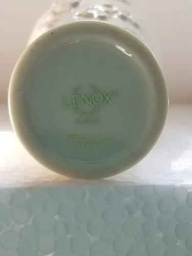 Lenox Single Bud Vase 24 Karat Gold Trim 6" Cream Bluebell image indicator(9)