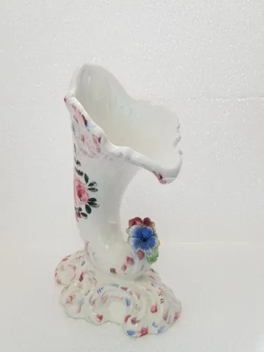 Vintage Beautiful Italian Cornucopia Vase. image indicator(3)