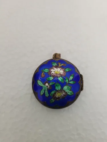 Beautiful Vintage Chinese silver locket enamel handpainted royal image indicator(2)