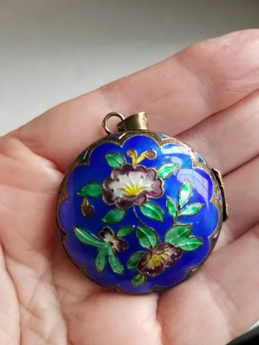 Beautiful Vintage Chinese silver locket enamel handpainted royal image indicator(4)
