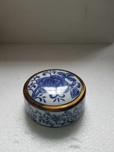 Blue & white ceramic jar, Three Hands Corp. image indicator(8)