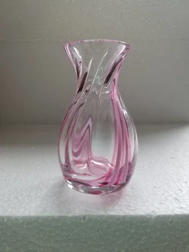 Lovely cranberry/rasp<wbr/>berry clear swirl single bud vase.  C image indicator(5)