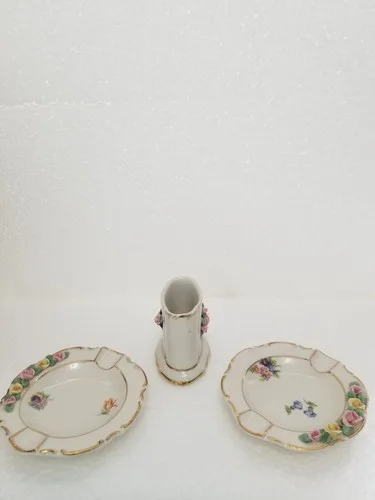 Unique Capodimonte porcelain Cigarette and Ashtray Set image indicator(2)