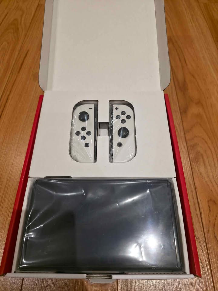 Nintendo Switch OLED (CIB) + 400 GB SanDisk MicroSD - photo 2