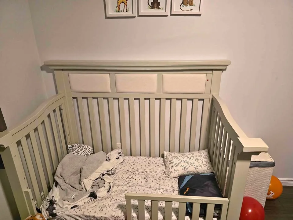 Crib + Sheets + Pillows+2Mattresses thumbnail