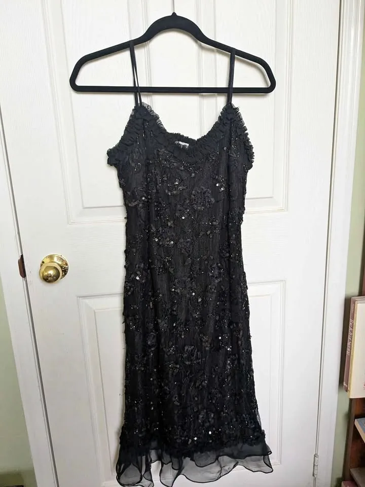 Black lace and sequined dress 🥕 thumbnail