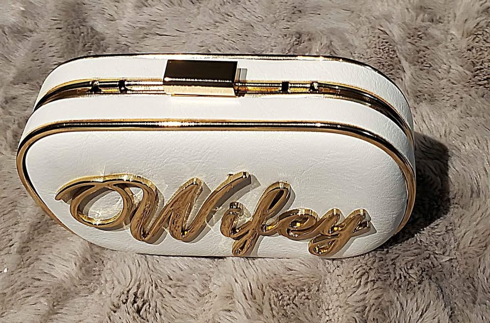 Gorgeous White and Gold Clutch from Aldo! - photo 2