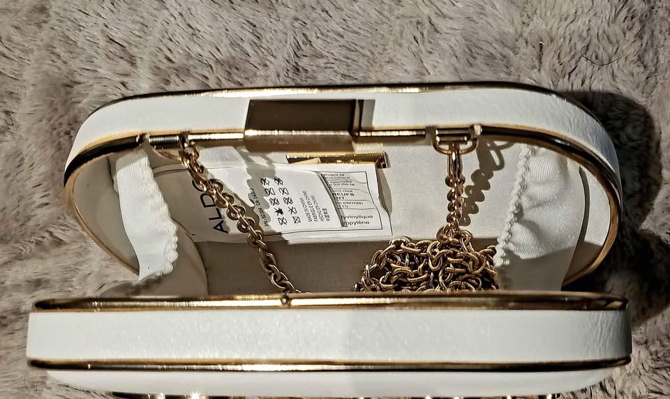 Gorgeous White and Gold Clutch from Aldo! - photo 3