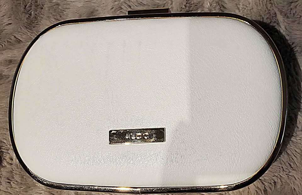Gorgeous White and Gold Clutch from Aldo! - photo 4