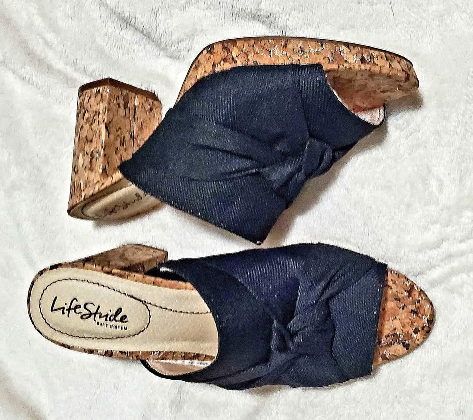 Brand New Platform Sandals from LIFE STRIDE! Size: 9.5