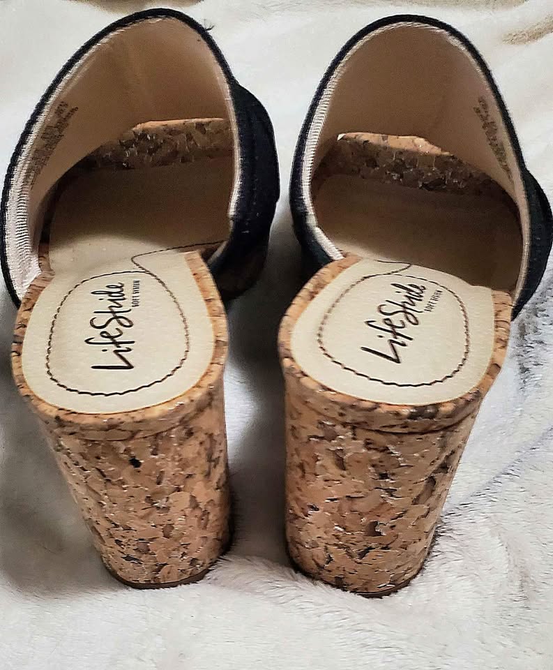 Brand New Platform Sandals from LIFE STRIDE! Size: 9.5 - photo 2