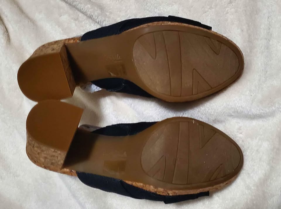 Brand New Platform Sandals from LIFE STRIDE! Size: 9.5 - photo 4