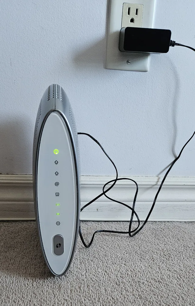 Hitron CGN3AMF Router/Modem thumbnail