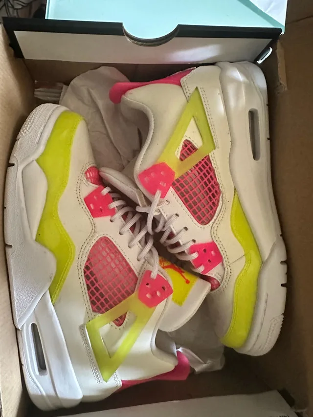 Nike Air Jordan 4 Retro “Voltage Cherry” (GS) image indicator(4)