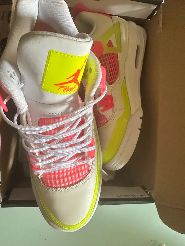 Nike Air Jordan 4 Retro “Voltage Cherry” (GS) image indicator(5)