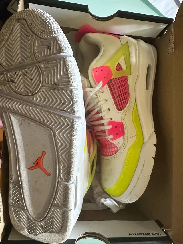 Nike Air Jordan 4 Retro “Voltage Cherry” (GS) image indicator(6)