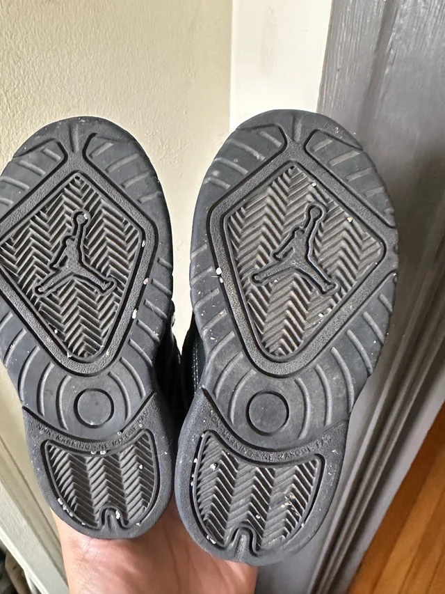 Nike Air Jordan B' Loyal Triple Black and white metalic image indicator(3)