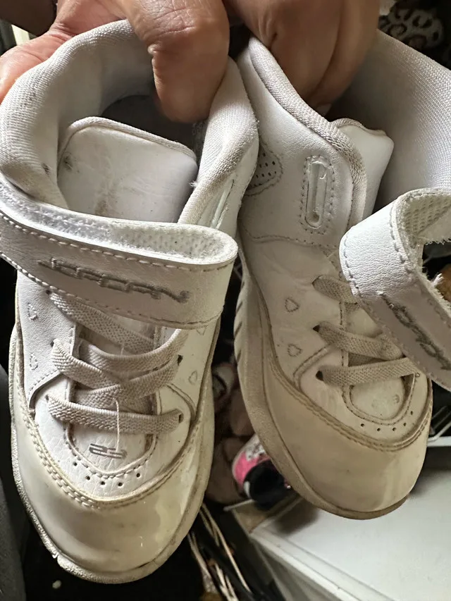 Nike Air Jordan B' Loyal Triple Black and white metalic image indicator(4)