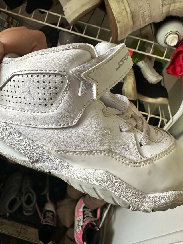 Nike Air Jordan B' Loyal Triple Black and white metalic image indicator(5)