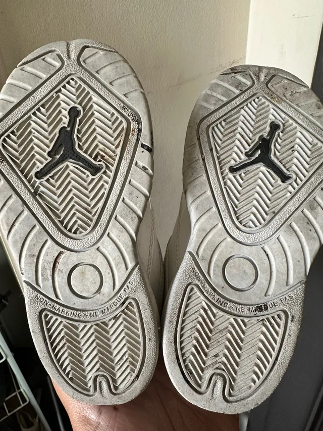 Nike Air Jordan B' Loyal Triple Black and white metalic image indicator(6)