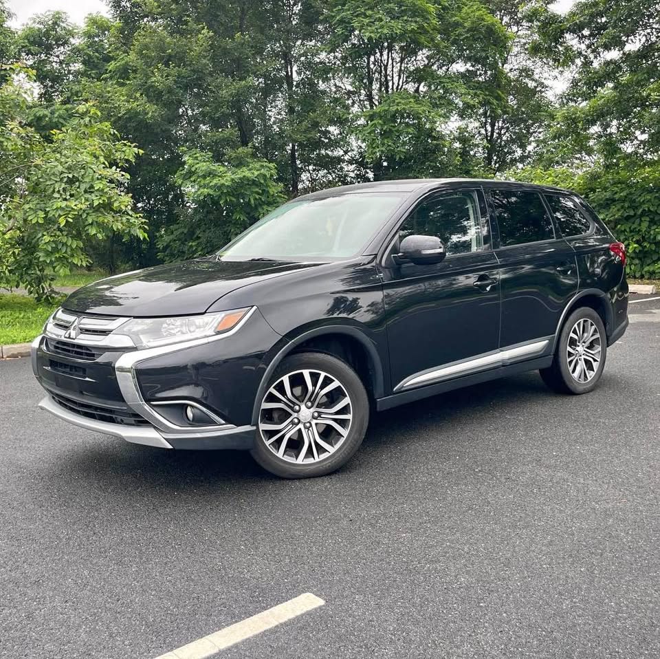 2017 Mitsubishi Outlander SE Sport Utility 4D