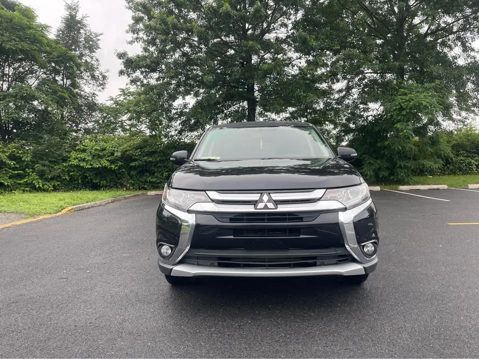 2017 Mitsubishi Outlander SE Sport Utility 4D image indicator(3)