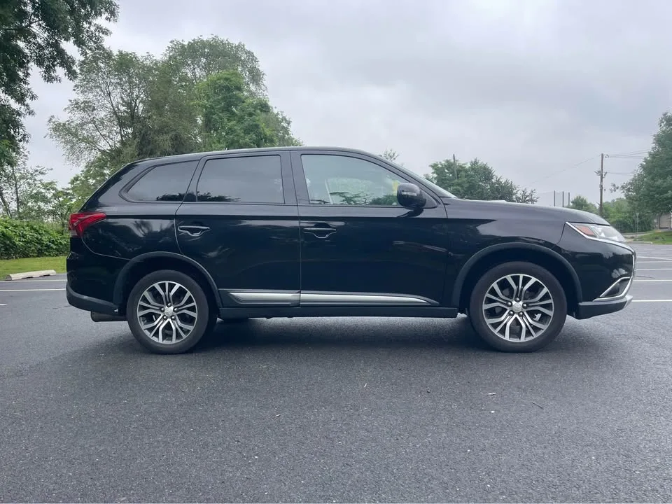 2017 Mitsubishi Outlander SE Sport Utility 4D image indicator(5)