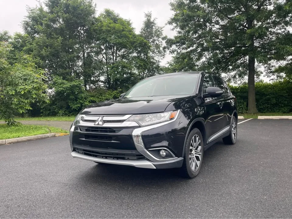 2017 Mitsubishi Outlander SE Sport Utility 4D image indicator(6)