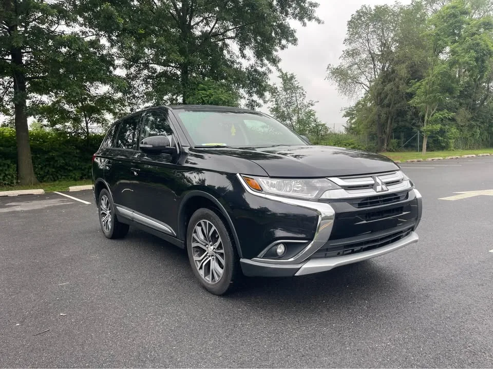 2017 Mitsubishi Outlander SE Sport Utility 4D image indicator(7)