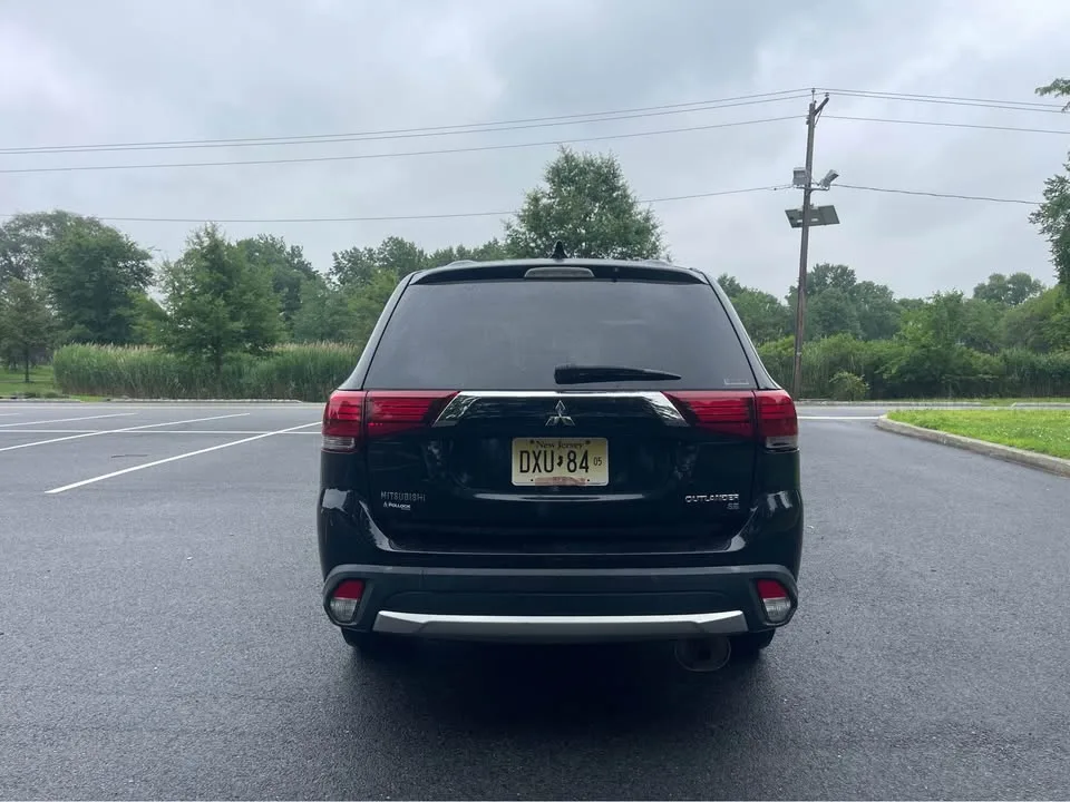 2017 Mitsubishi Outlander SE Sport Utility 4D image indicator(8)