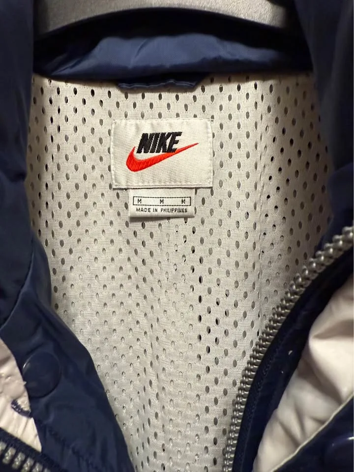 Vintage Nike Windbreaker - Size Medium (Fits L/XL) image indicator(2)