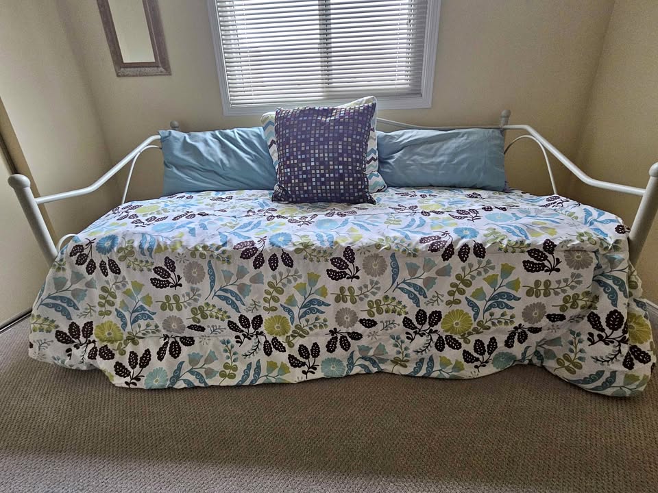 Daybed with Floral Cover and Pillows