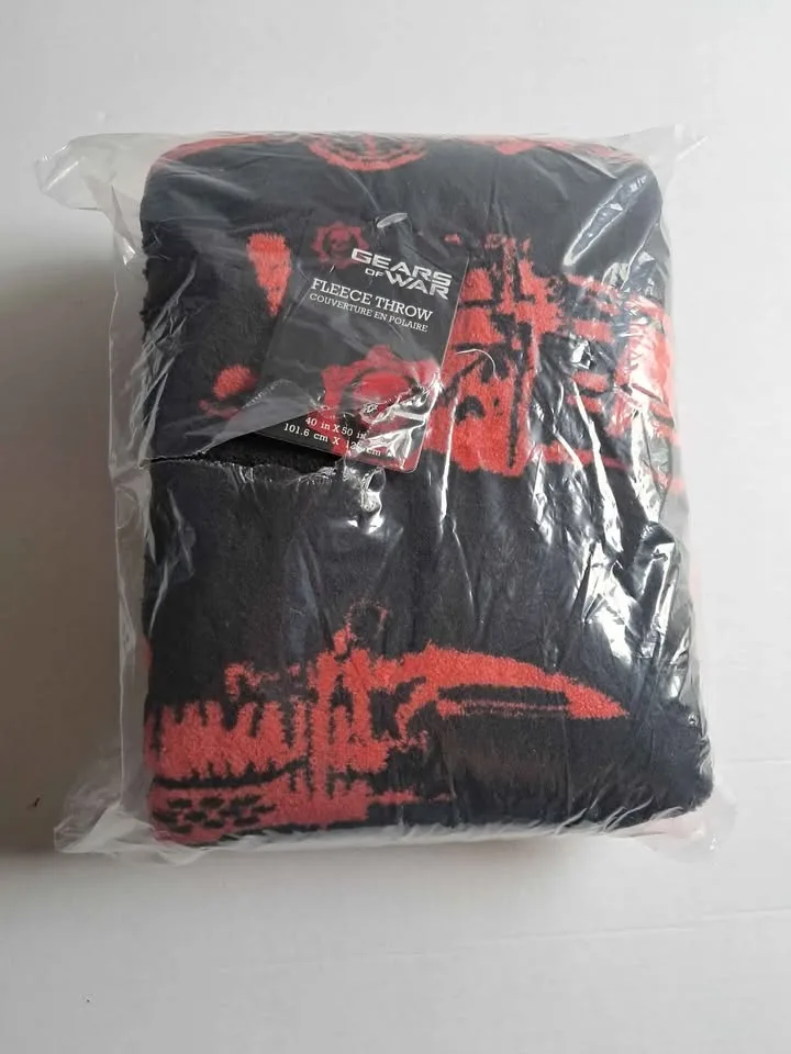 Gears of War Fleece Throw Blanket 40" x 50" - Loot Crate EXCLUSI image indicator(2)