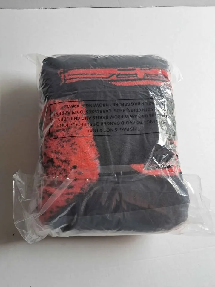 Gears of War Fleece Throw Blanket 40" x 50" - Loot Crate EXCLUSI image indicator(3)