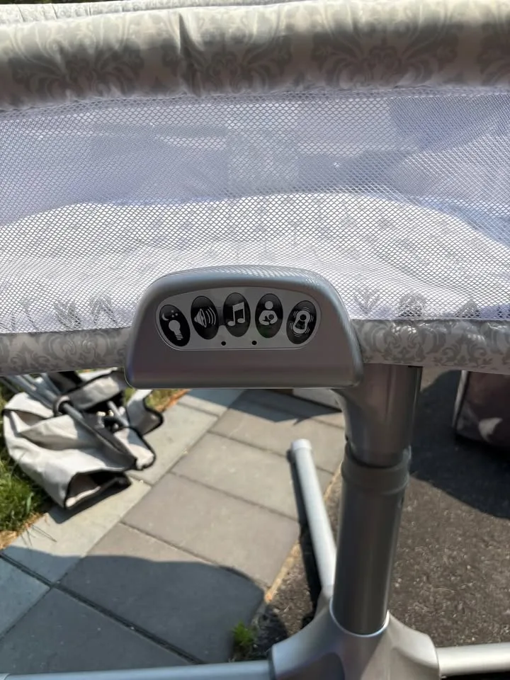 Halo bassinest swivel sleeper image indicator(2)