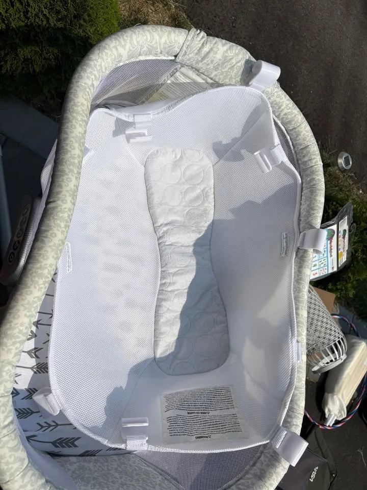 Halo bassinest swivel sleeper image indicator(3)